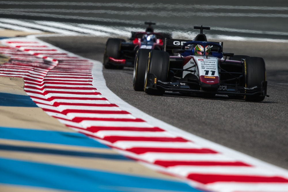 The first race started with 32 laps at Arabian noon under a strangely obscured sky.